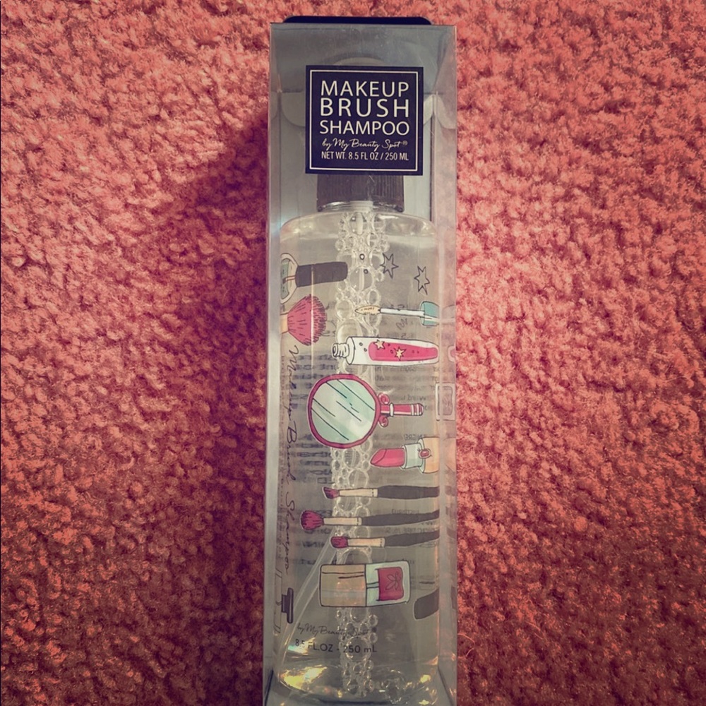 Makeup brush cleaner